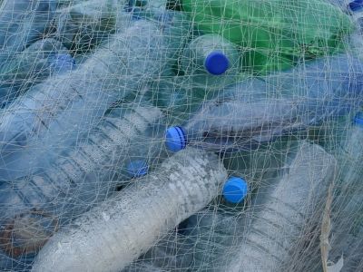 hvorfor skader plastik miljøet? - Her er grundende